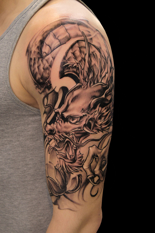 Тату черно-белый дракон