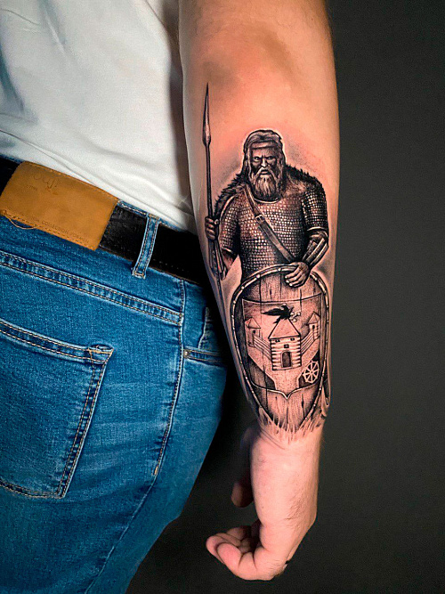 Тату воин на руке