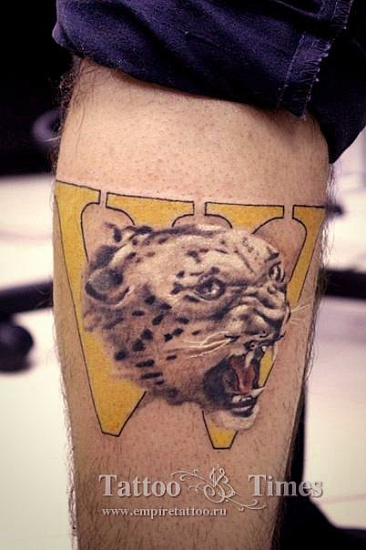 Татуировка Леопард с эмблемой