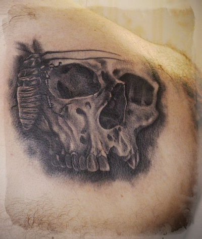Татуировка череп в черно-белой технике