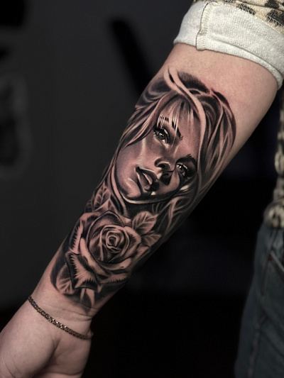 Тату портрет девушки с розой