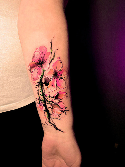 Тату вишневый цвет