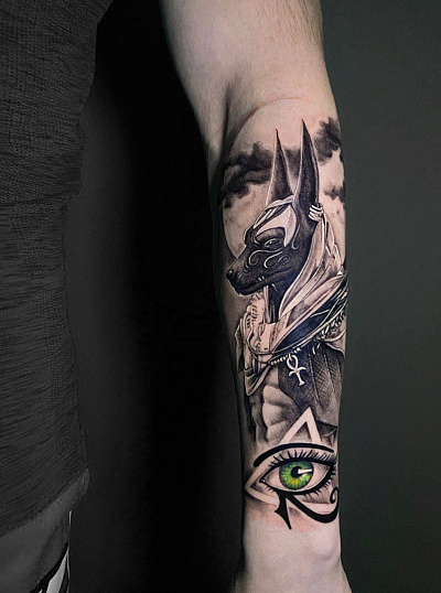 Тату анубис и глаз гора
