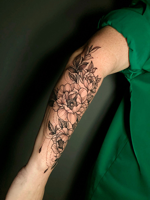 Тату цветы с подвеской