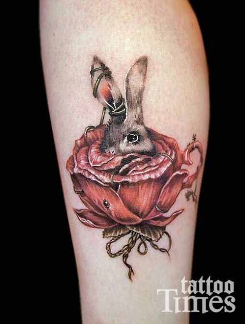 Тату зайчик в цветке