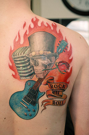 Татуировка рок-энд-ролл на спине