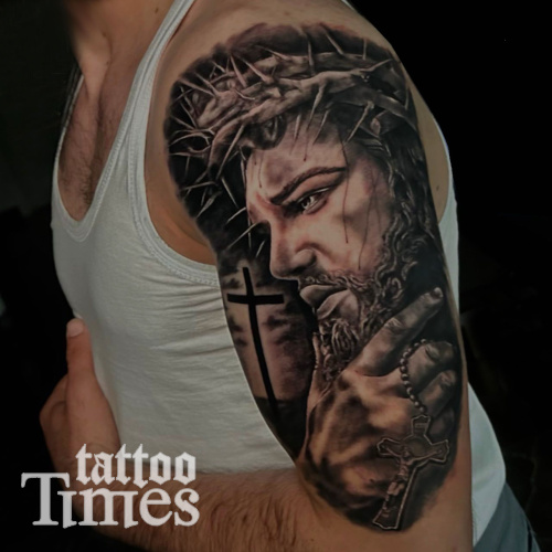 Тату Иисус Христос на плече