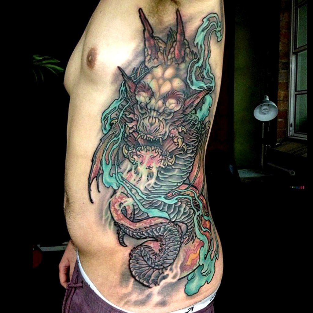 Татуировка дракона на ребрах: популярный выбор
