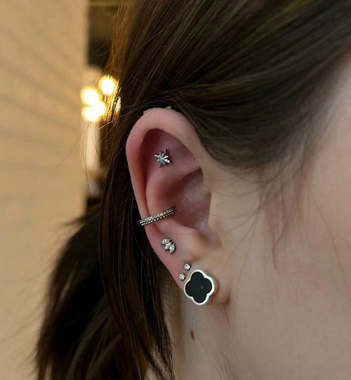 Пирсинг хряща уха 20