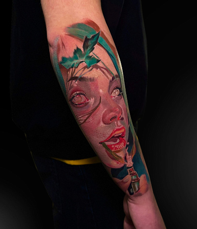 Тату портрет девушки с зажигалкой