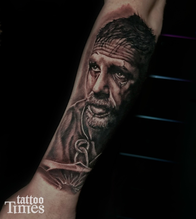 Тату Том Харди