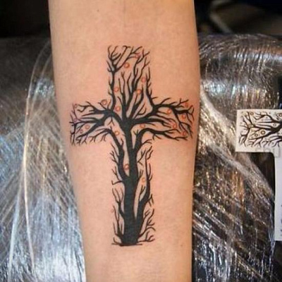 Татуировка в виде креста
