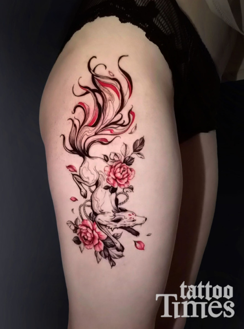 Тату кицуне с пионами