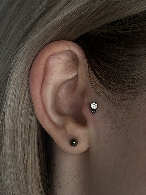 Пирсинг хряща уха 8