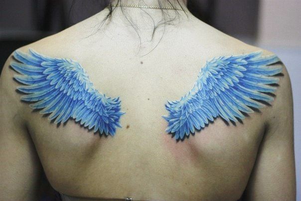 Значение татуировки крылья на спине – смысл и примеры