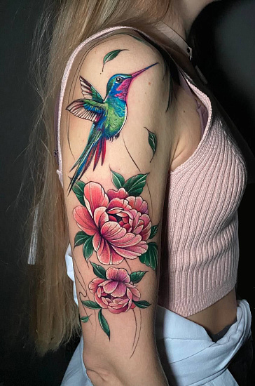 Тату колибри и пион