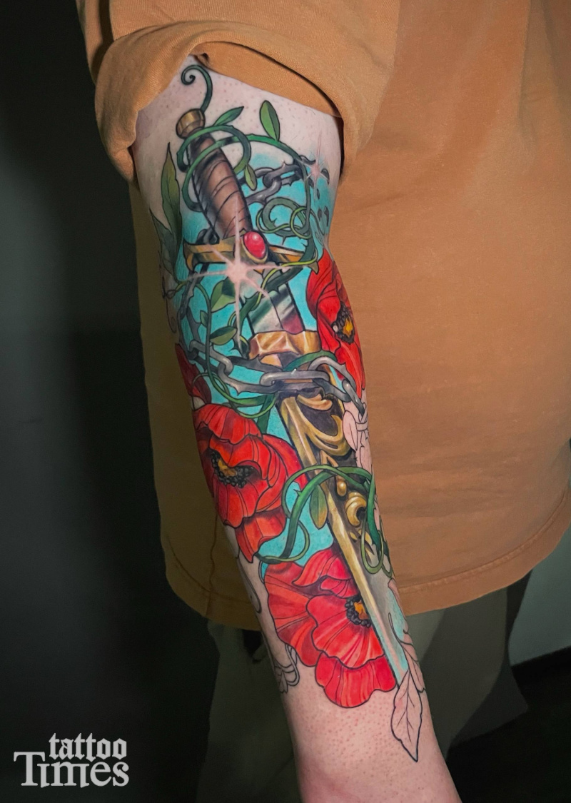 Тату кинжал с маками