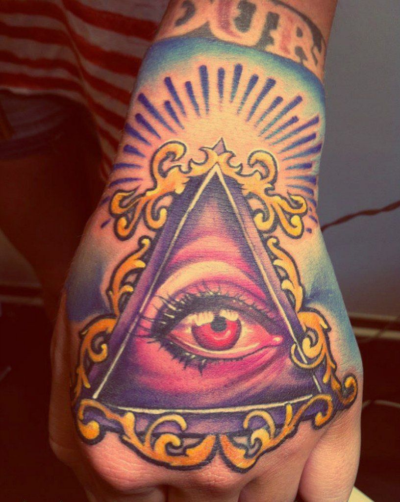 татуировка глаз в треугольнике
