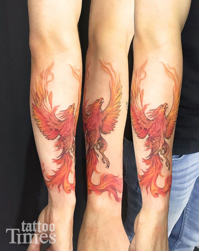 Татуировка феникс на руке