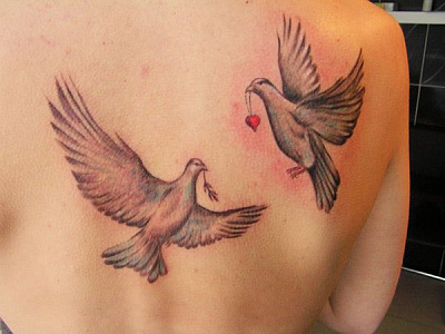 Татуировка Два голубя с сердцем