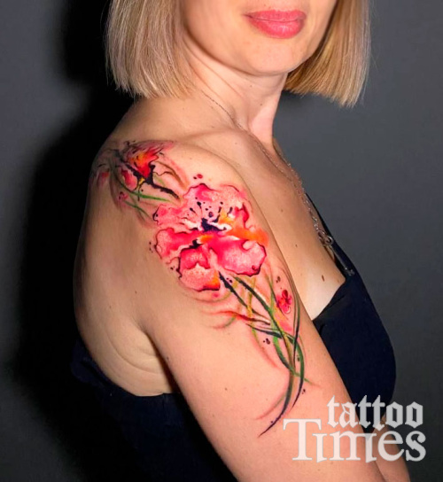 Тату мак акварель на плече