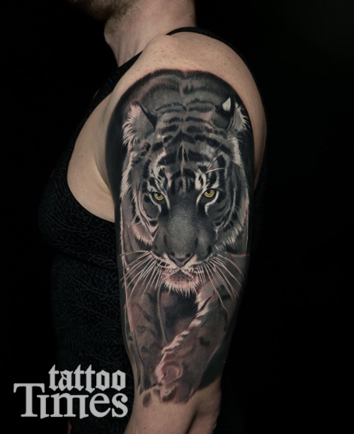 Тату крадущийся тигр