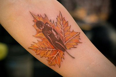 Татуировка кленовый листок
