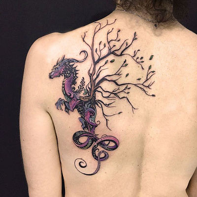 Татуировка дракон на лопатке