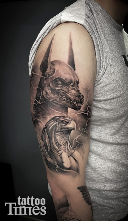 Тату анубис и гор