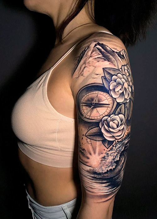 Тату компас с цветами