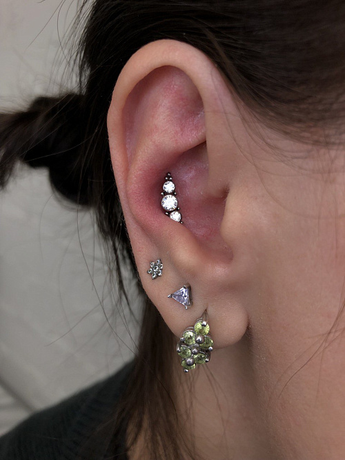 Пирсинг хряща уха 10